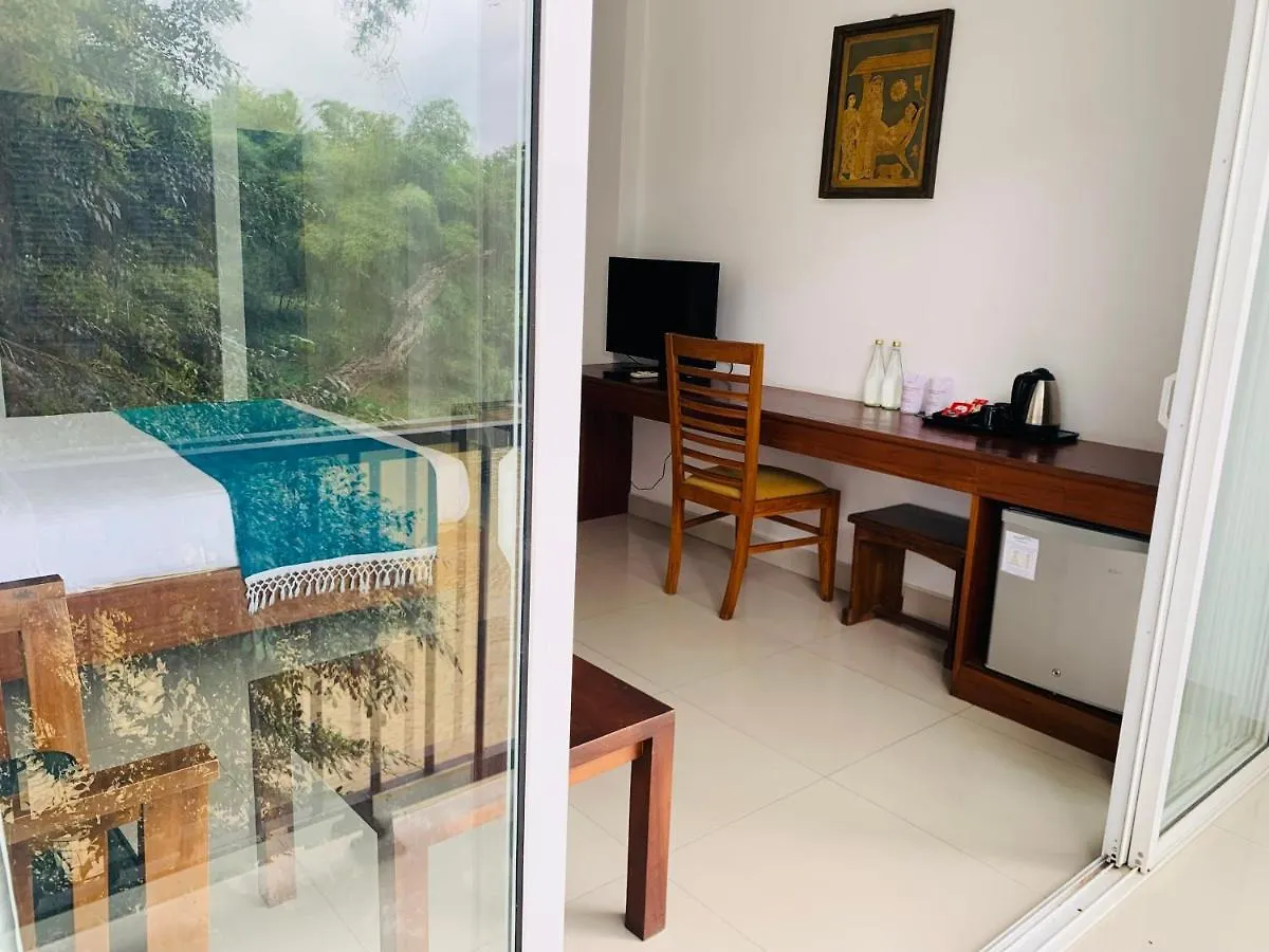 Hotel Gangaaddara Kandy 3*,